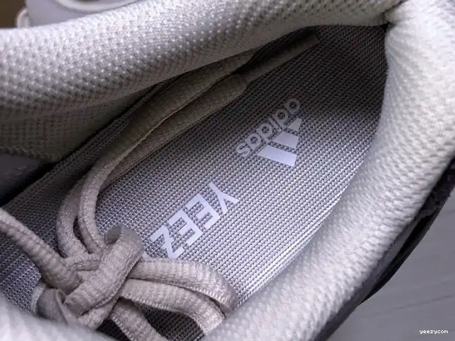 Tephra 700 Boost Adidas Yeezy FU7914 v2 0528